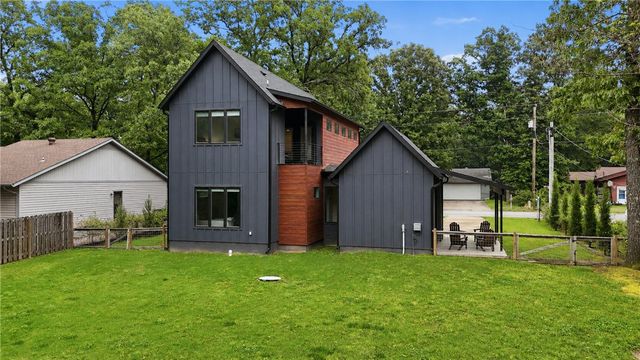 3 Dulverton Drive, Bella Vista, AR 72715