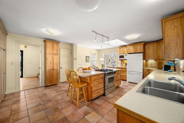 27 Evans Rd., Marblehead, MA 01945