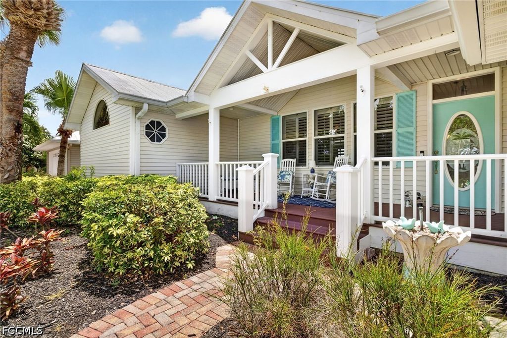 12593 Coconut Creek CT, Fort Myers, FL 33908
