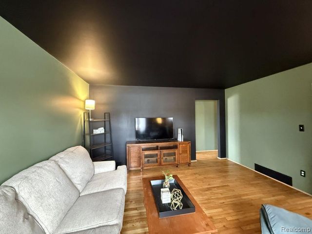 8411 Monroe Boulevard, Taylor, MI 48180