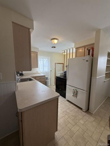 8411 Monroe Boulevard, Taylor, MI 48180