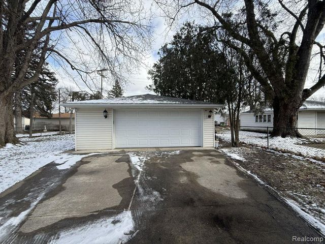 8411 Monroe Boulevard, Taylor, MI 48180