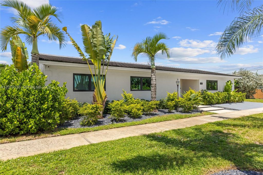 200 N 52nd Avenue, Hollywood, FL 33021