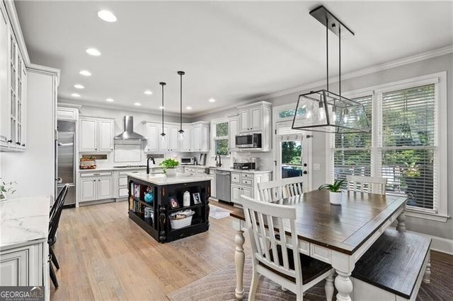 810 Lake Ridge Court, Canton, GA 30114