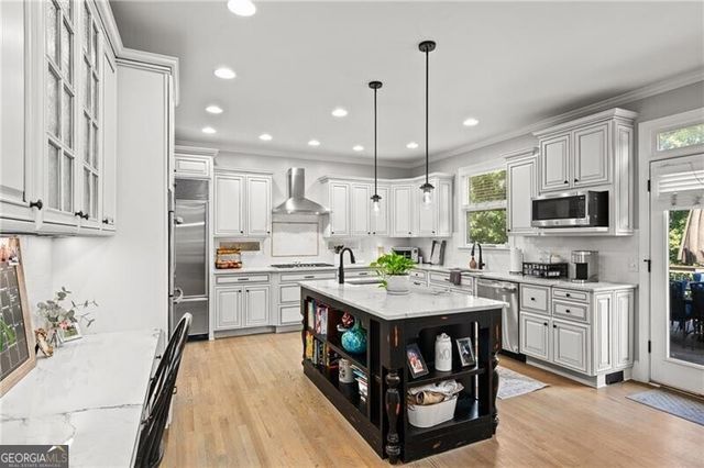 810 Lake Ridge Court, Canton, GA 30114