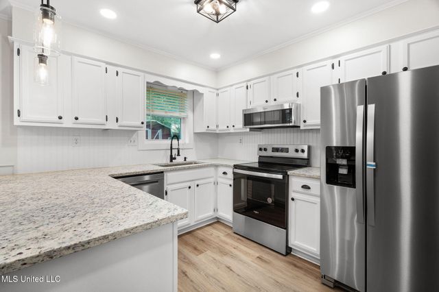 8610 N Lake Shore Drive, Southaven, MS 38671