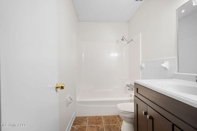 8610 N Lake Shore Drive, Southaven, MS 38671