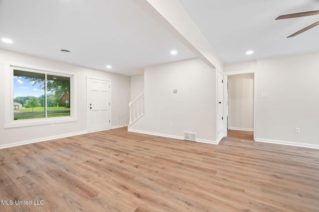 8610 N Lake Shore Drive, Southaven, MS 38671