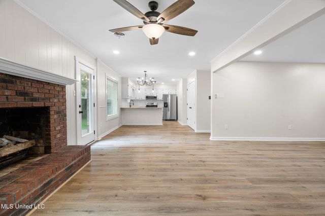 8610 N Lake Shore Drive, Southaven, MS 38671