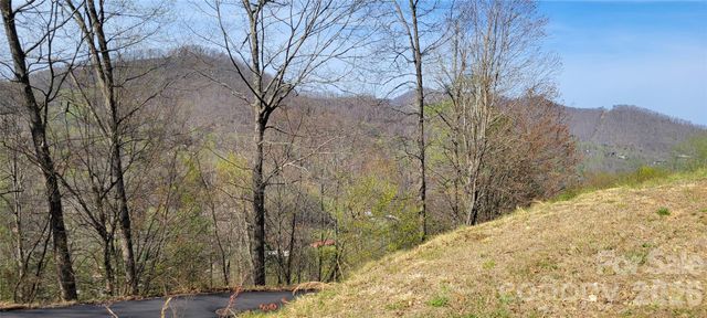 33 Destination Drive, Waynesville, NC 28786