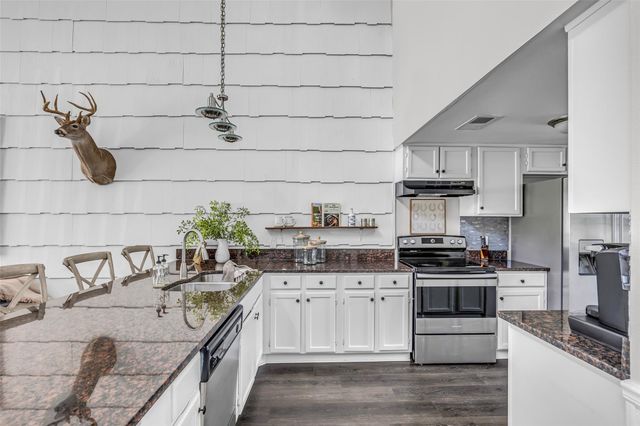 62 April Point Drive N, Conroe, TX 77356