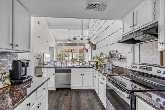 62 April Point Drive N, Conroe, TX 77356