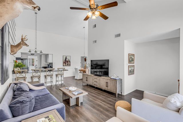 62 April Point Drive N, Conroe, TX 77356