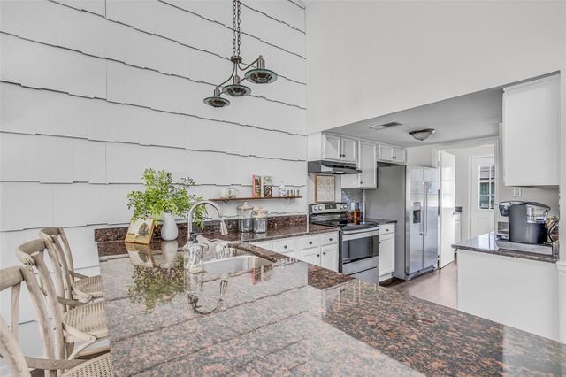 62 April Point Drive N, Conroe, TX 77356