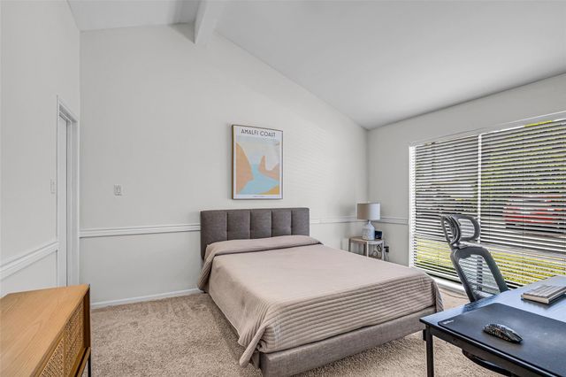 62 April Point Drive N, Conroe, TX 77356