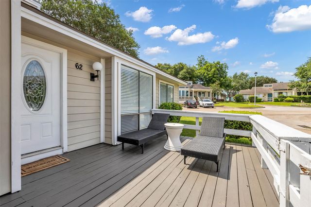 62 April Point Drive N, Conroe, TX 77356