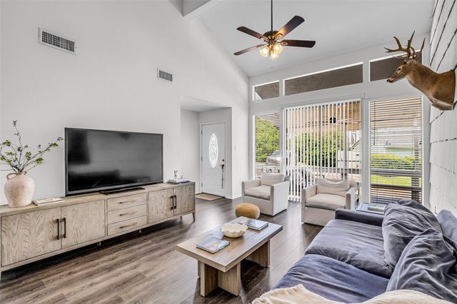 62 April Point Drive N, Conroe, TX 77356