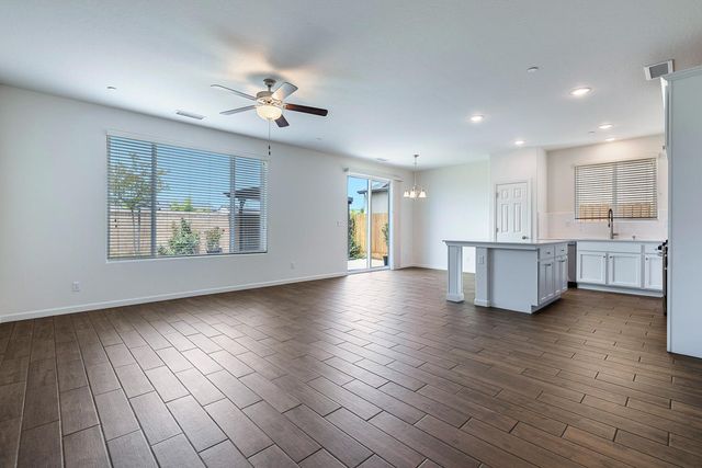 6538 E Lamona Avenue, Fresno, CA 93727