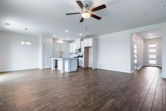 6538 E Lamona Avenue, Fresno, CA 93727