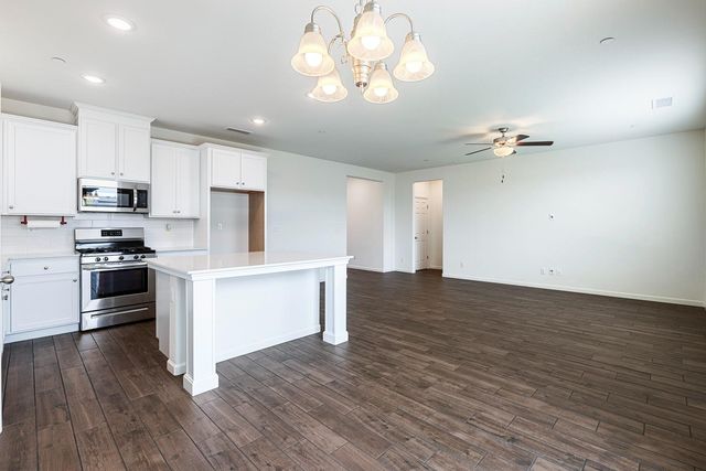 6538 E Lamona Avenue, Fresno, CA 93727