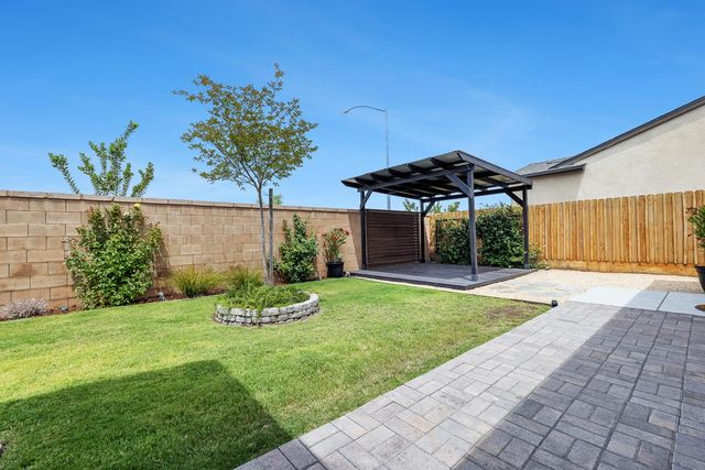 6538 E Lamona Avenue, Fresno, CA 93727