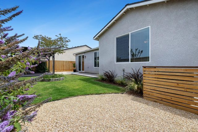 6538 E Lamona Avenue, Fresno, CA 93727