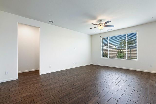 6538 E Lamona Avenue, Fresno, CA 93727