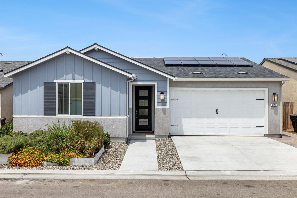 6538 E Lamona Avenue, Fresno, CA 93727