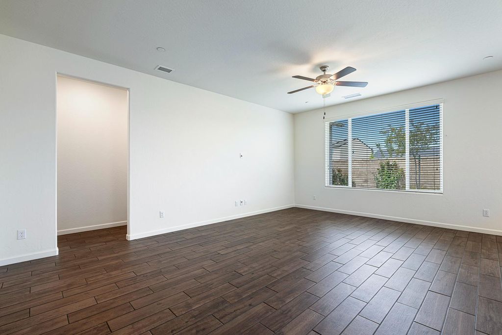 Image 6 of property listing at 6538 E Lamona Avenue, Fresno, CA 93727
