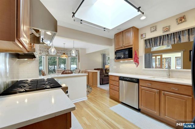 9 Lockwood Lane, Closter, NJ 07624