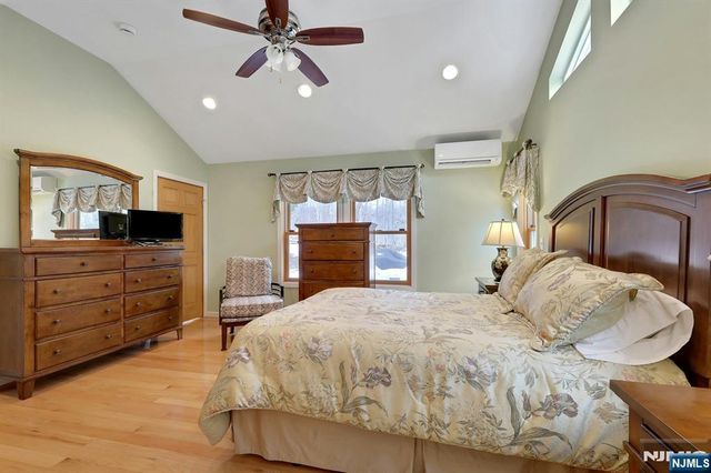 9 Lockwood Lane, Closter, NJ 07624