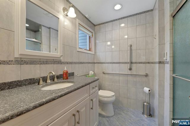 9 Lockwood Lane, Closter, NJ 07624