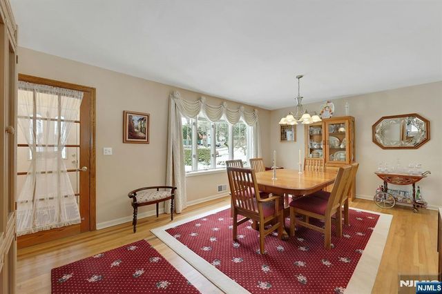 9 Lockwood Lane, Closter, NJ 07624