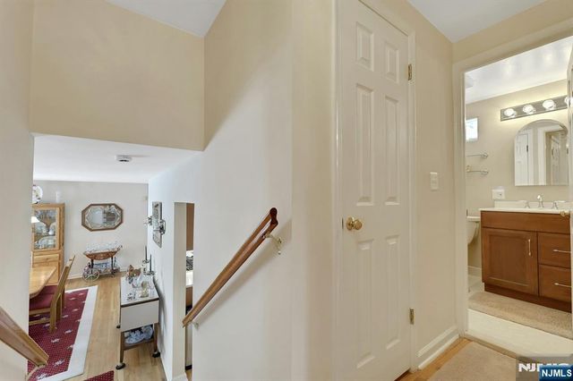 9 Lockwood Lane, Closter, NJ 07624