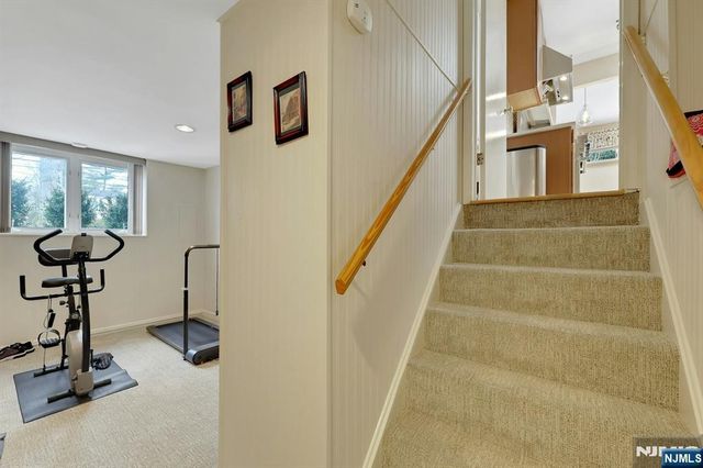 9 Lockwood Lane, Closter, NJ 07624