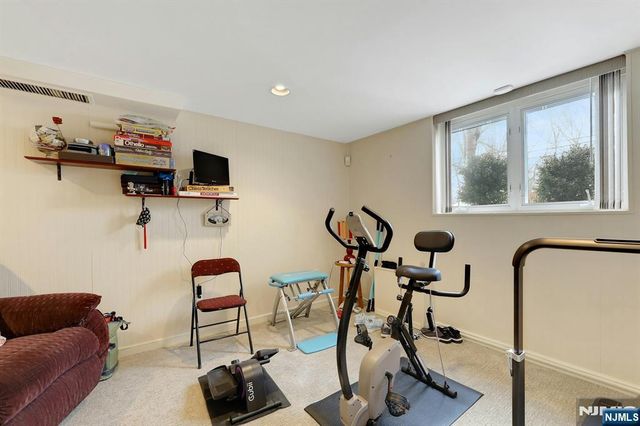 9 Lockwood Lane, Closter, NJ 07624