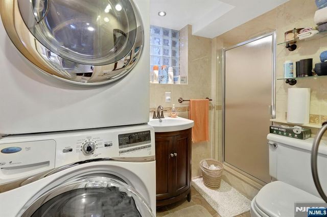 9 Lockwood Lane, Closter, NJ 07624