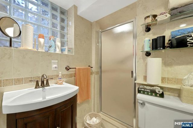 9 Lockwood Lane, Closter, NJ 07624