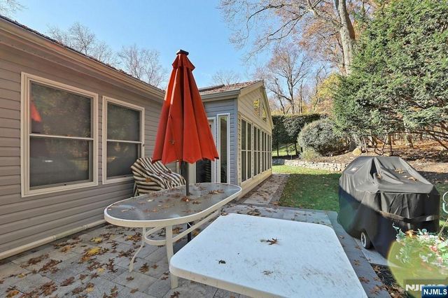 9 Lockwood Lane, Closter, NJ 07624