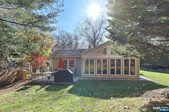 9 Lockwood Lane, Closter, NJ 07624