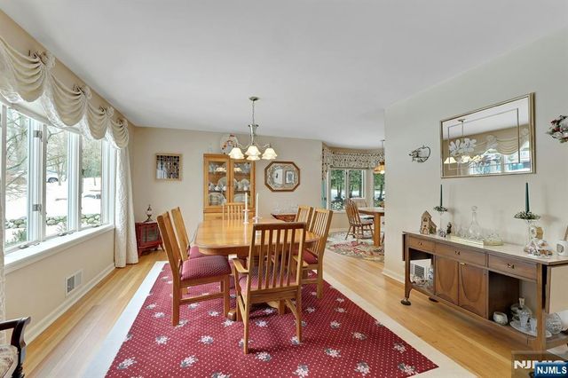 9 Lockwood Lane, Closter, NJ 07624