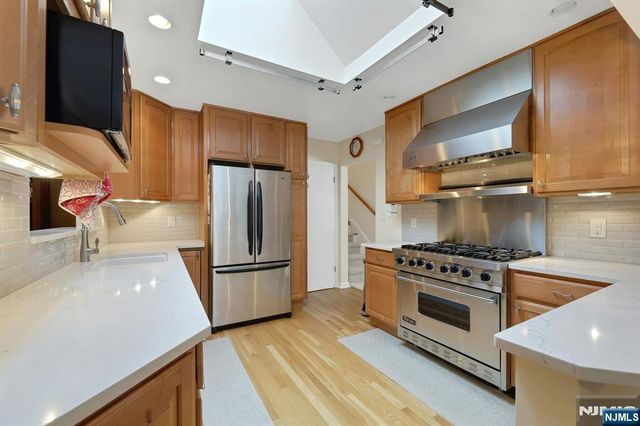 9 Lockwood Lane, Closter, NJ 07624