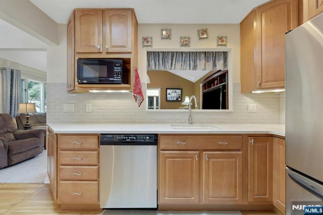 9 Lockwood Lane, Closter, NJ 07624