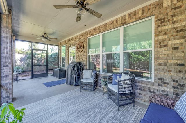 19041 Villa Lane, Montgomery, TX 77356