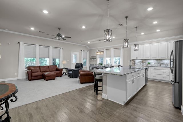 19041 Villa Lane, Montgomery, TX 77356