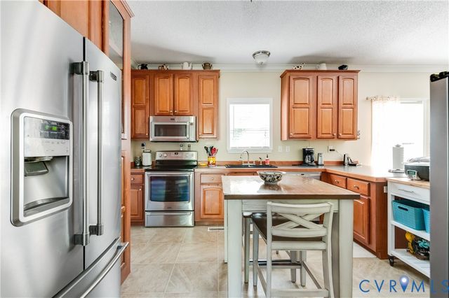 180 Mechams Cove Rd, Topping, VA 23169