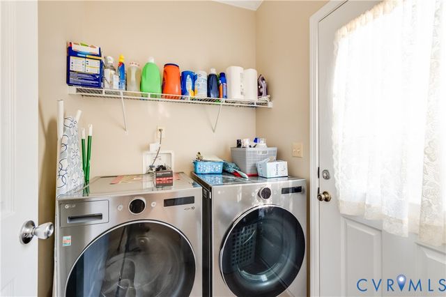 180 Mechams Cove Rd, Topping, VA 23169