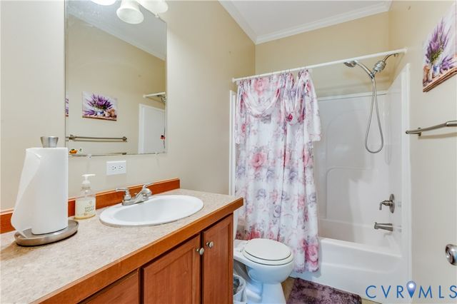 180 Mechams Cove Rd, Topping, VA 23169