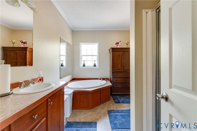 180 Mechams Cove Rd, Topping, VA 23169