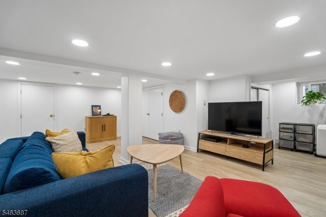 53 Park Ave, Maplewood Twp., NJ 07040